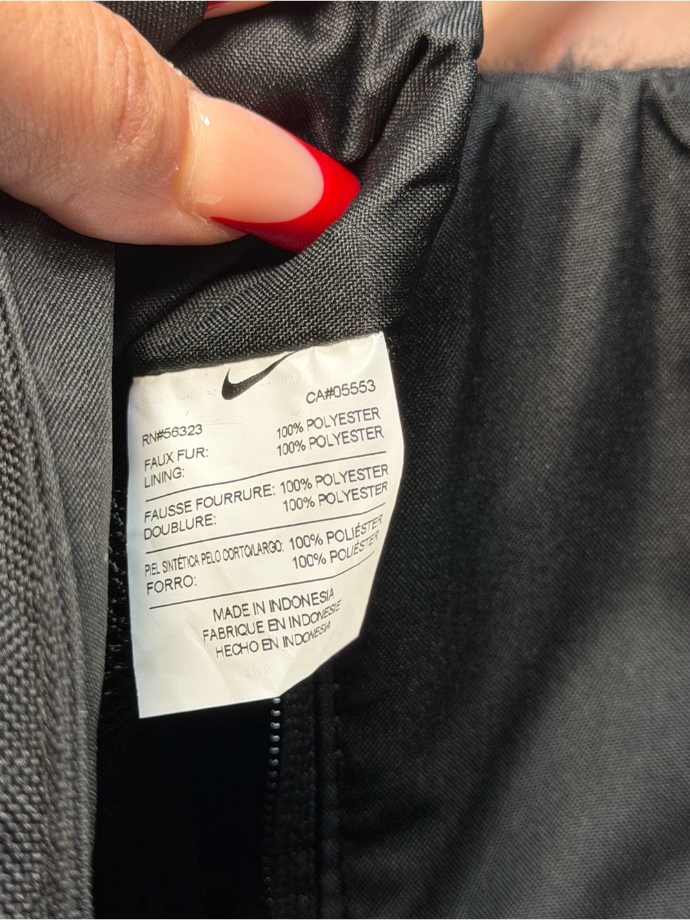 Nike Sportswear Futura 365 Faux Fur Crossbody
Bag (1L). - Picture 8 of 8